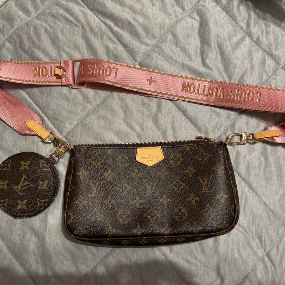 Inspired leather purse with pink accents